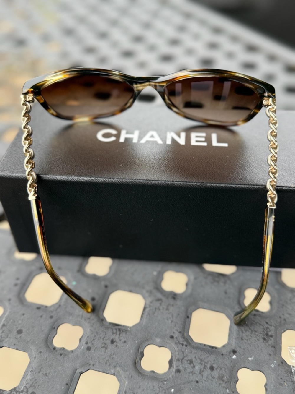 CHANEL Tortoise and Gold Chain Sunglasses with Brown Lenses - Picture 5 of 9